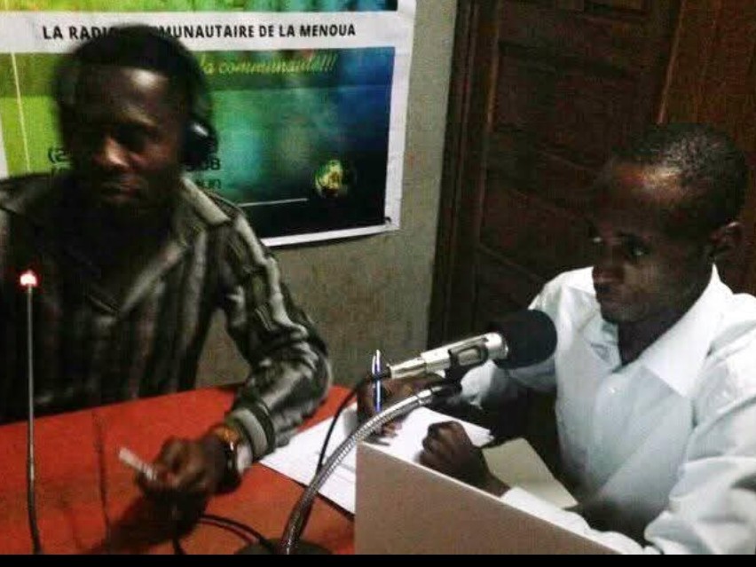 Au micro de la Radio Yemba à Dschang